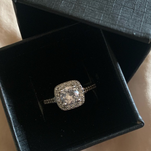 Size 7 halo Diamond ring - Picture 3 of 5
